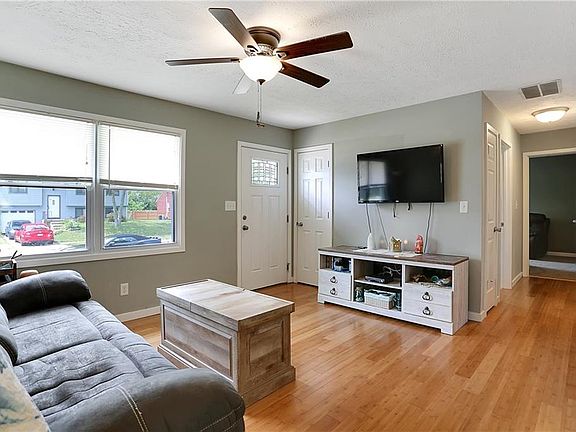 4th image of 5407 Yucatan Dr