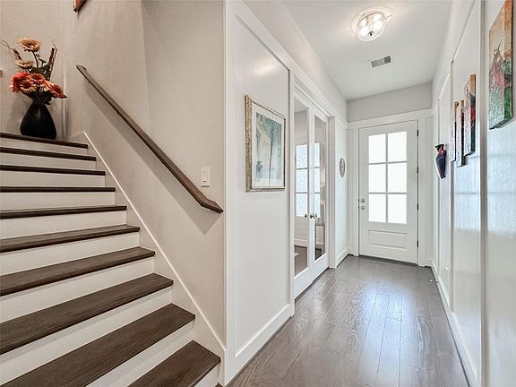 3rd image of 1104 Pearlwood Dr