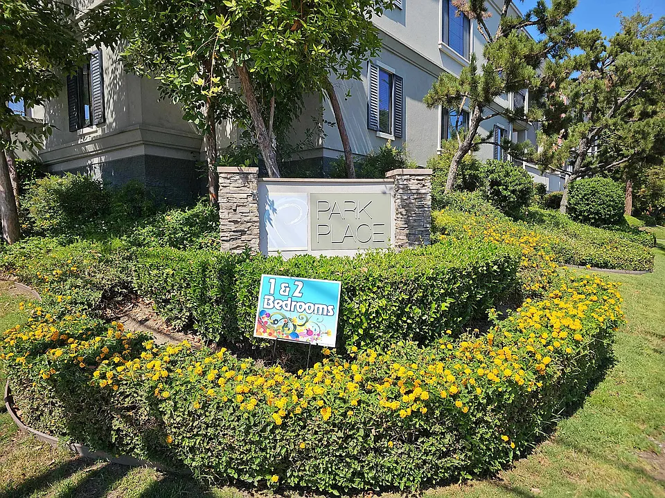 De Soto Ave