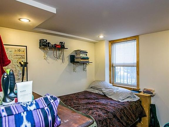 302_Ainslie_Street_-_Apt_1_-4