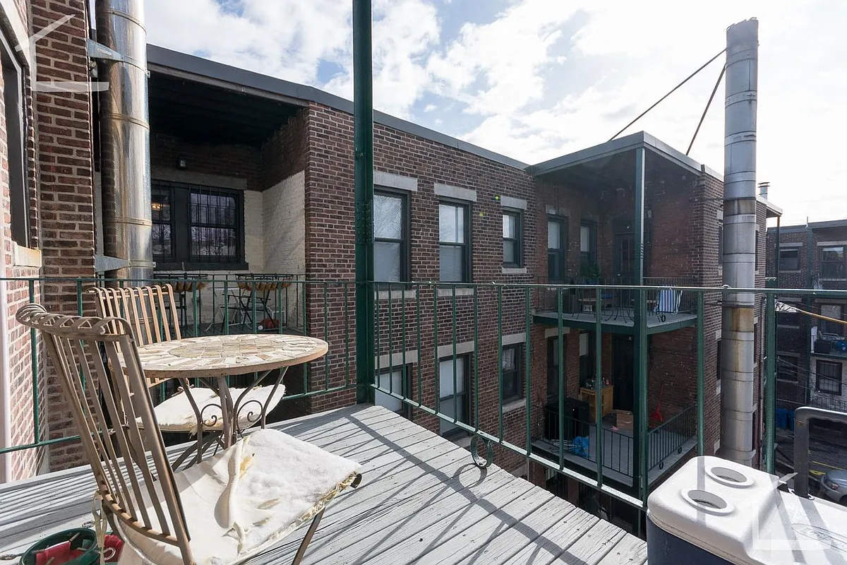 Building Photo - 4 Park Vale Ave #17A