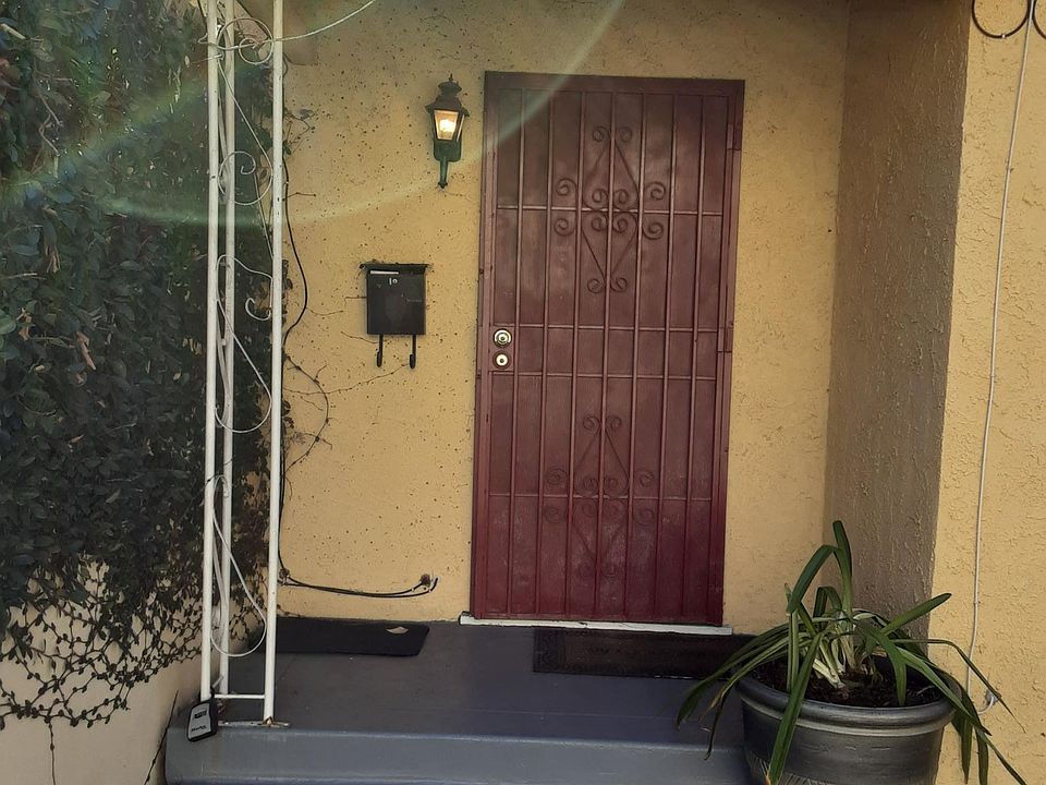 1st image of 10857 Jefferson Blvd