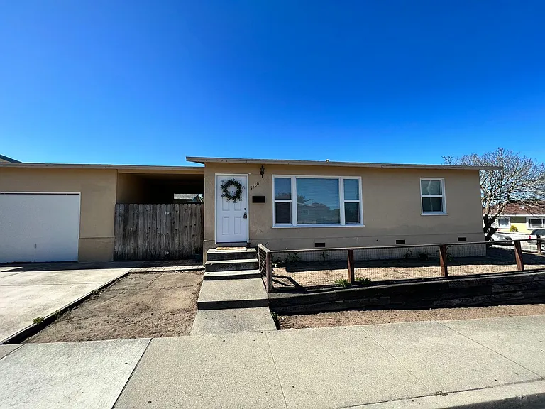 1560 La Salle Ave — Photo 4