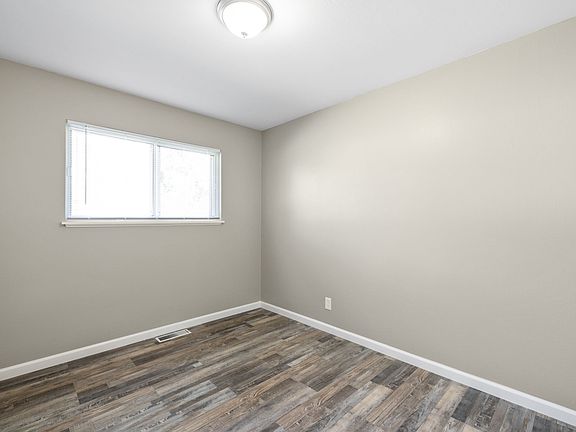 3rd image of 1385 Saint Marie St