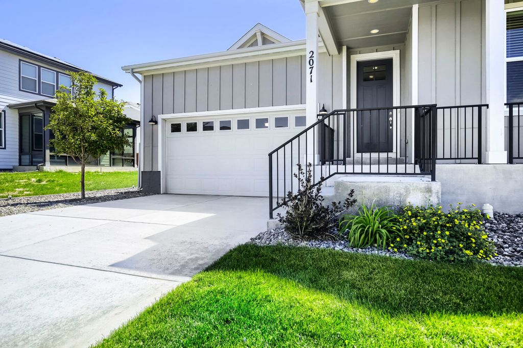 2071 Dusk Ct