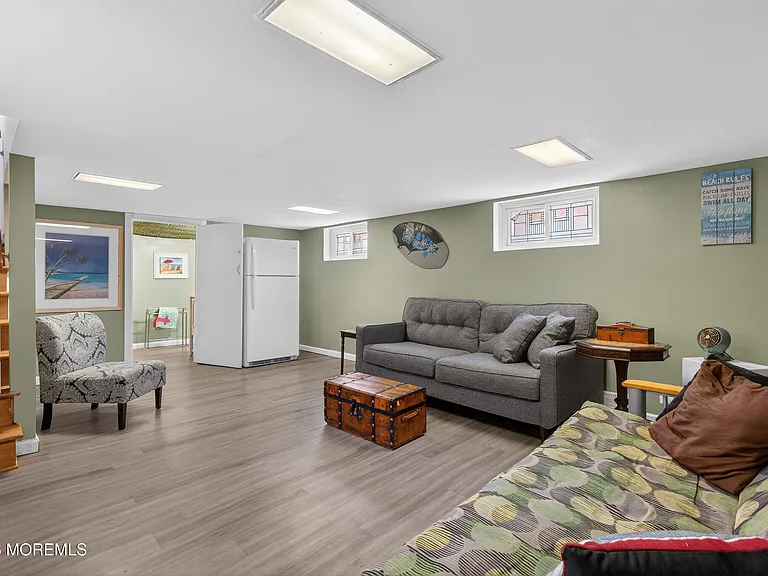 211 Lareine Ave — Photo 25