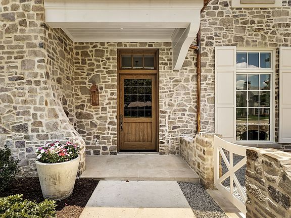 2nd image of 6526 Woodland Dr