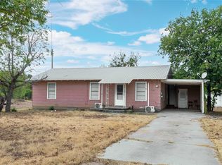 408 S 4th St, Bangs, TX 76823