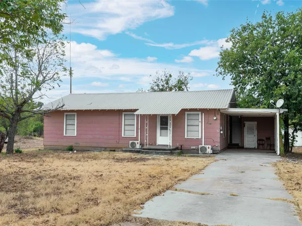 408 S 4th St, Bangs, TX 76823