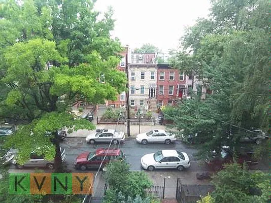 Rented by KVNY Soho | media 24