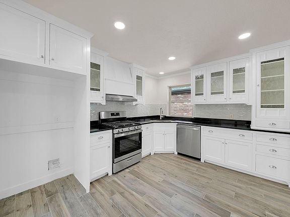 4th image of 15702 Fern Ridge Dr