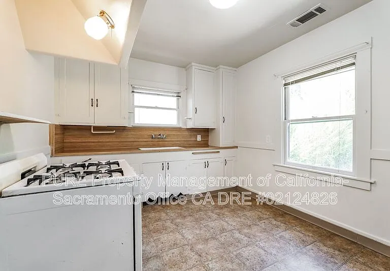2625 D St — Photo 9