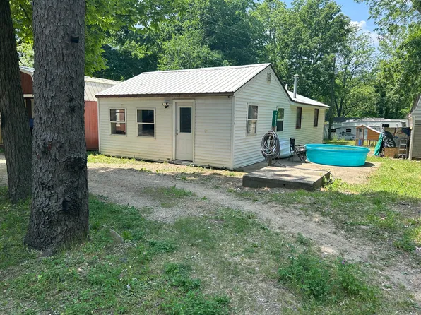 10056 Upson Dr, Delton, MI 49046