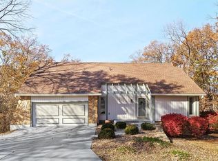 6532 NW Melody Ct, Parkville, MO 64152