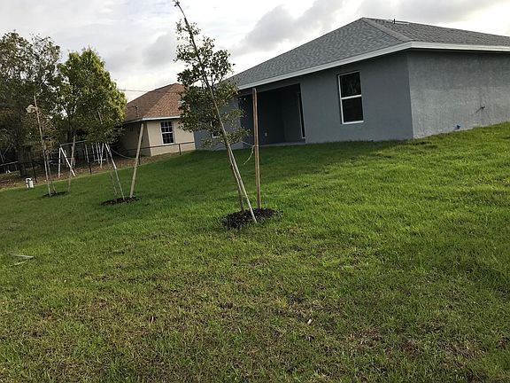 3rd image of 2924 NE 4th Pl