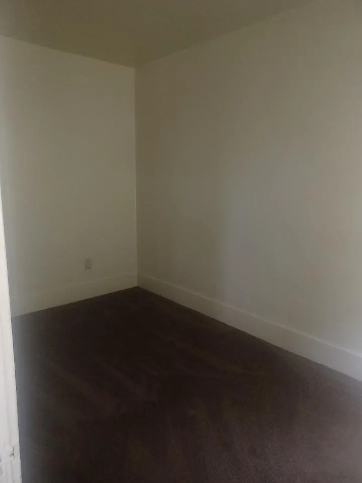 851 Lincolnway E — Photo 3