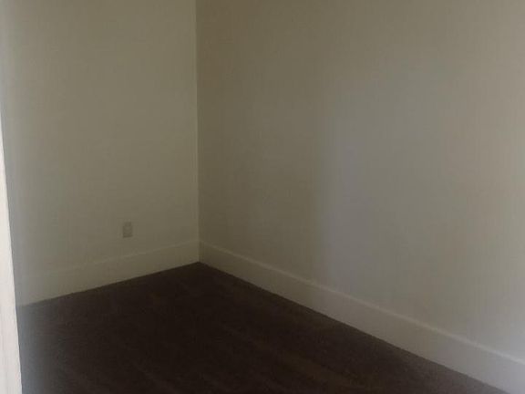 3rd image of 851 Lincolnway E #3