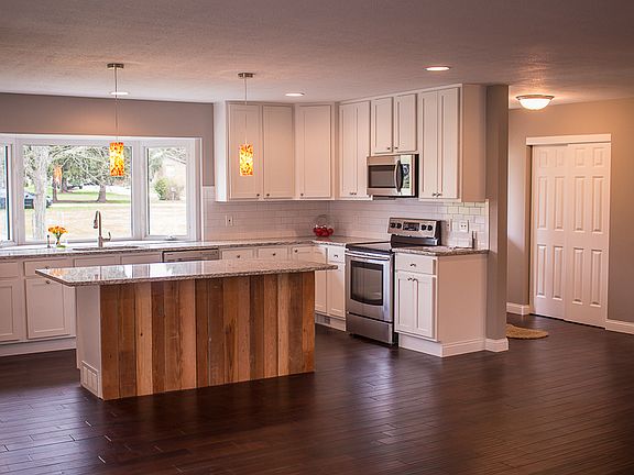2nd image of 8761 Taylor Way