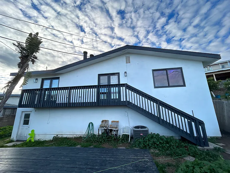 Mariposa Dr — Photo 1