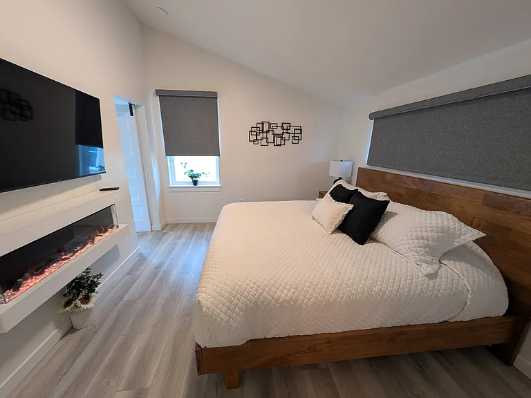 221 Avenue I — Photo 10