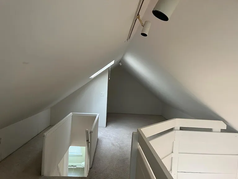 Loft with skylight & walk-in closet.... possible Bedroom or office area