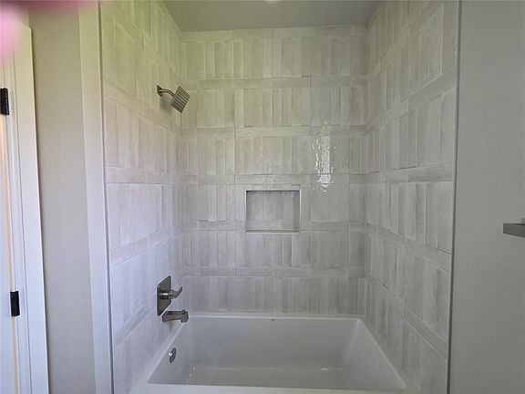 5th image of 913 Reedser Way