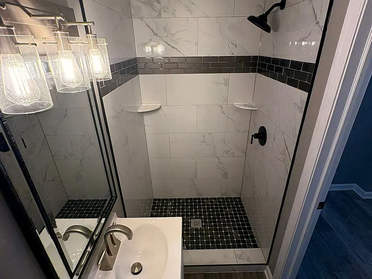 1534 E Cold Spring Ln #2 — Photo 3