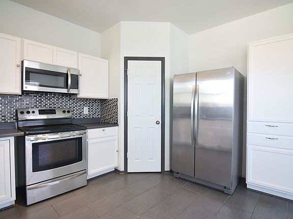 4th image of 4903 Golden Gate Dr