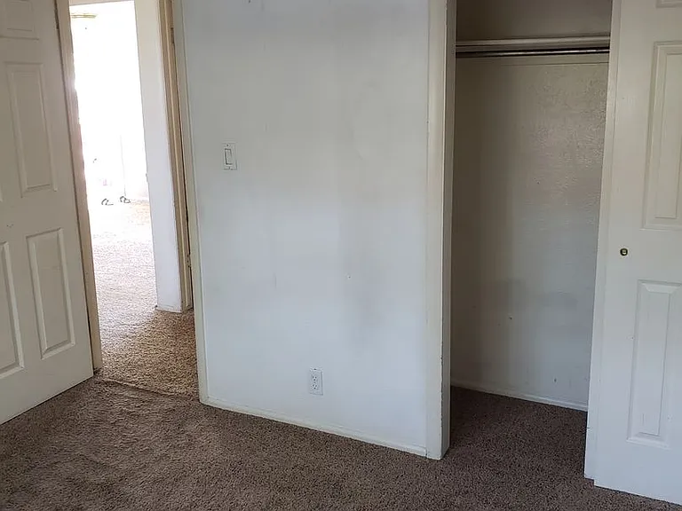 580 S 470th St E #4 — Photo 8
