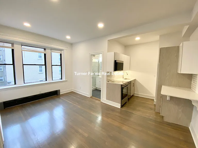 Queensberry St — Photo 1