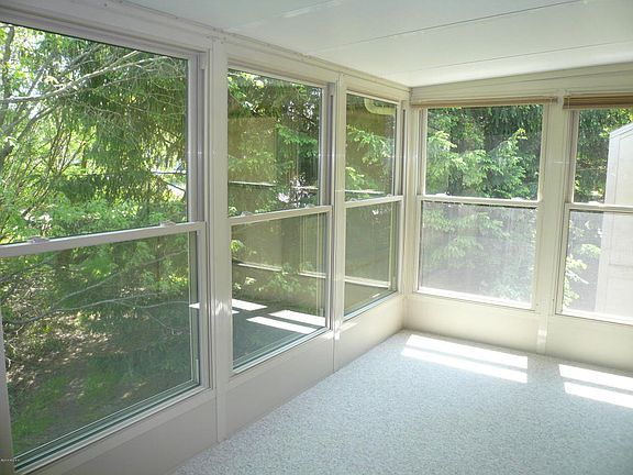 5th image of 3050 Maple Villa Dr SE