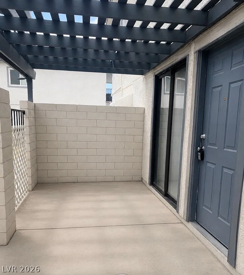 2 bed, 1.5 bath, 630 sqft, $1,400 — Photo 2