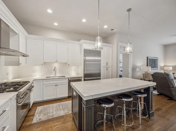 105 S Cottage Hill Ave Unit 403, Elmhurst, IL 60126