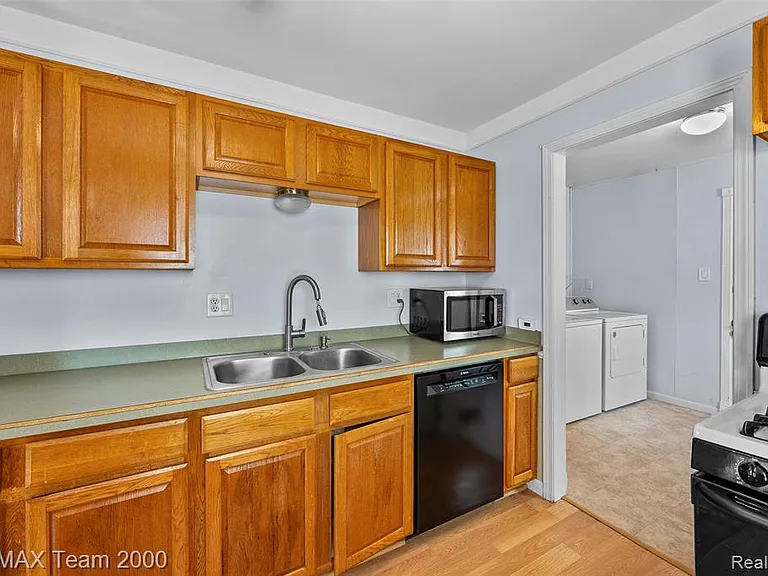 34080 Harroun St — Photo 18
