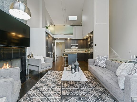 4th image of 616 W Fulton St APT 706