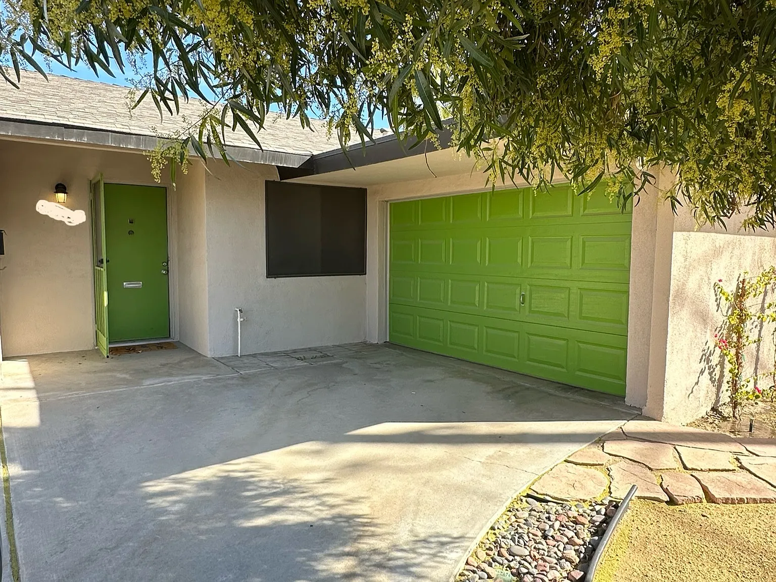 3 bed, 1352 sqft, $3,000 — Photo 1