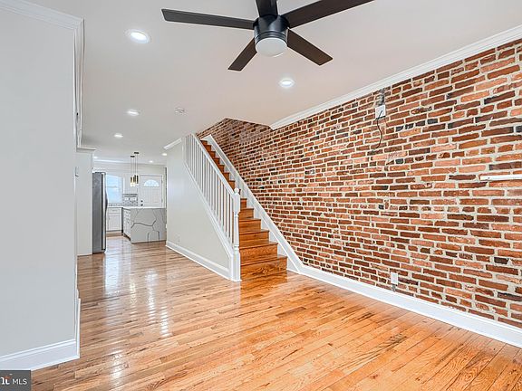 4th image of 404 N Robinson St