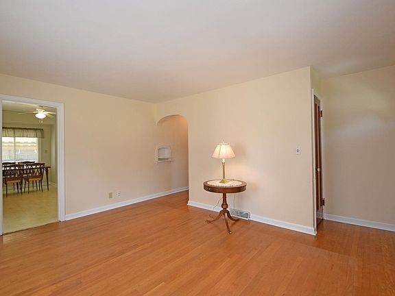 4th image of 6789 Richard Ave