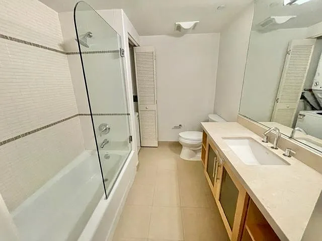 188 King St #304 — Photo 28