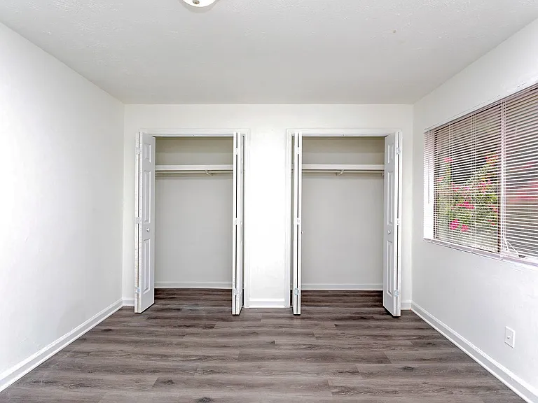 Covington Square Townhomes — Photo 14