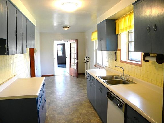 roomy funtional kitchen