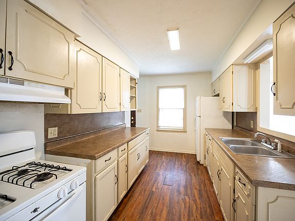 4113-CENTER-STREET-kitchen_07242024