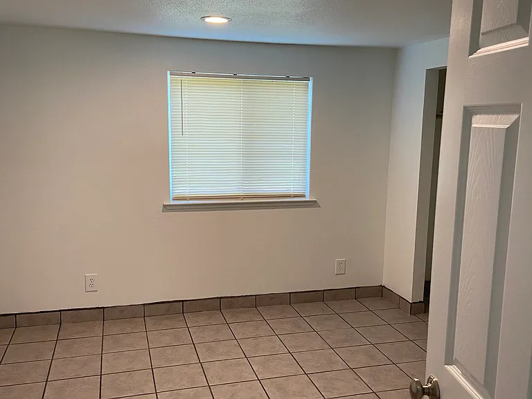 567 Angelus St #B — Photo 2