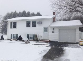 26 Lawrence Dr, Benton, ME 04901