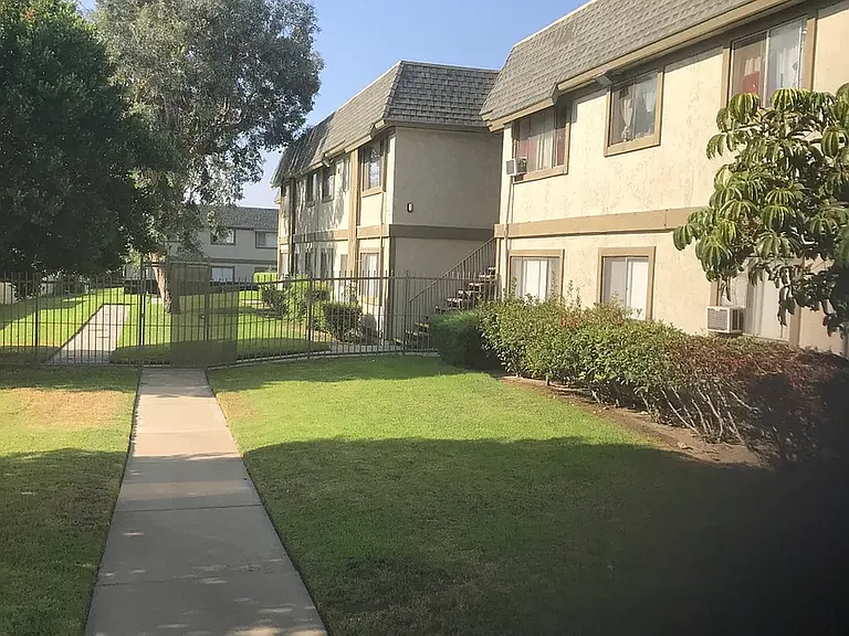 Sierra Gardens — Photo 2