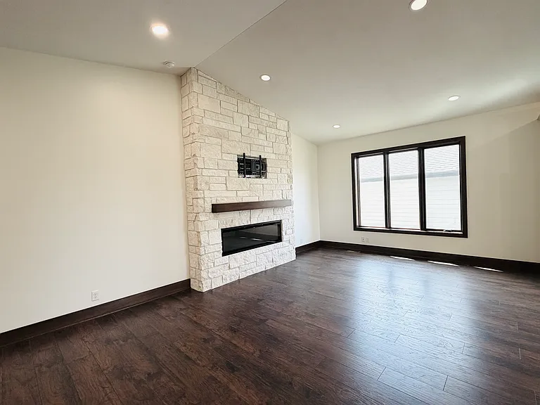 2961 Valley Stream Dr — Photo 8
