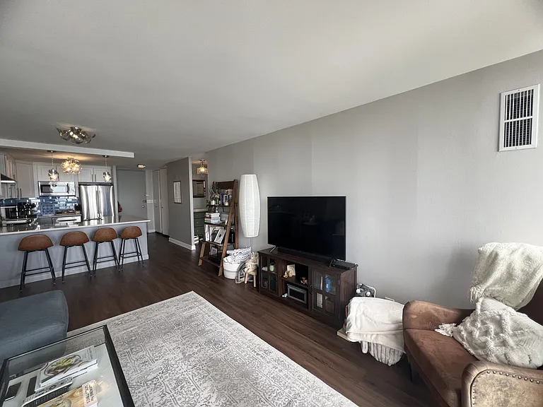 1660 N La Salle Dr #2405 — Photo 8