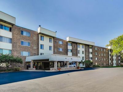 841 N York St APT 332, Elmhurst, IL, 60126