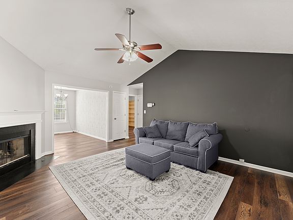 4th image of 2734 Sanibel Ln SE