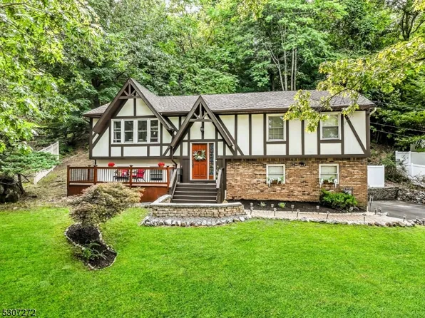 161 Hilltop Ct, Pompton Lakes Boro, NJ 07442